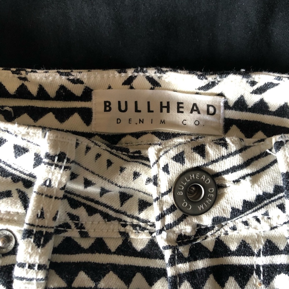 Black and white Aztec print jean shorts - Picture 3 of 3